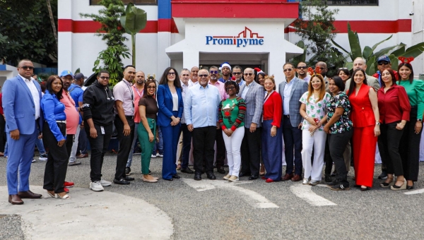 Director Promipymr Da Bienvenida A La Navidad Thumbnail